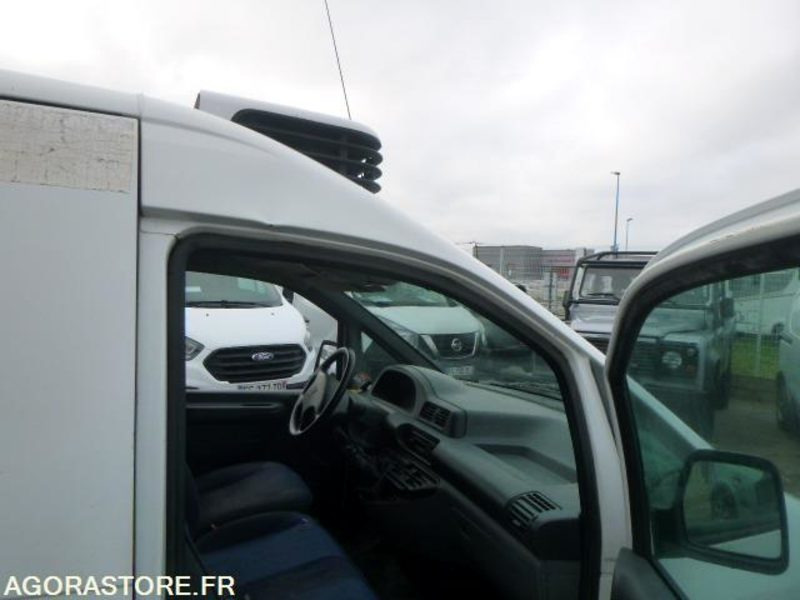 Small van PEUGEOT expert frigorifique - 2003 - 96 210km - BON ETAT: picture 7