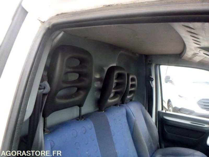 Small van PEUGEOT expert frigorifique - 2003 - 96 210km - BON ETAT: picture 6