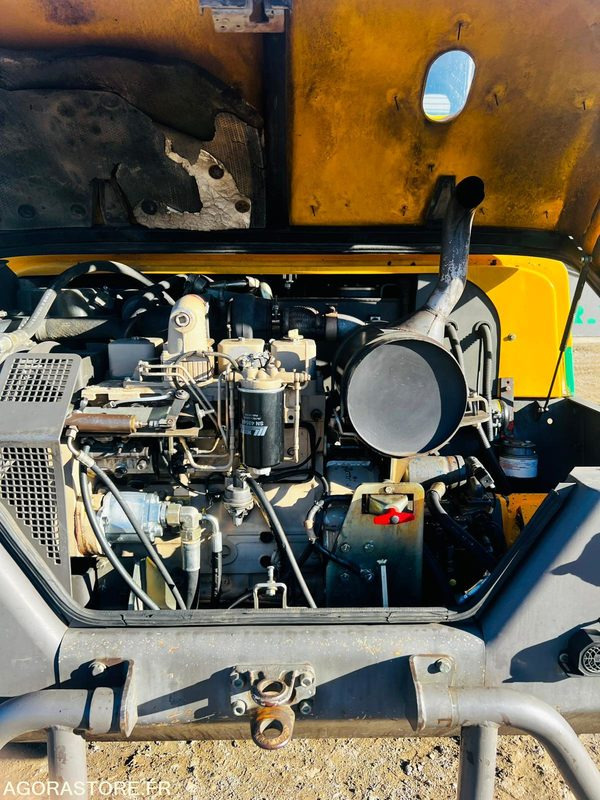 Pelle Mecalac 12MXT - 2004 - 4523 HEURES - Excavator: picture 5 Pelle Mecalac 12MXT - 2004 - 4523 HEURES - Excavator: picture 5