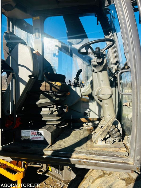 Pelle Mecalac 12MXT - 2004 - 4523 HEURES - Excavator: picture 3 Pelle Mecalac 12MXT - 2004 - 4523 HEURES - Excavator: picture 3