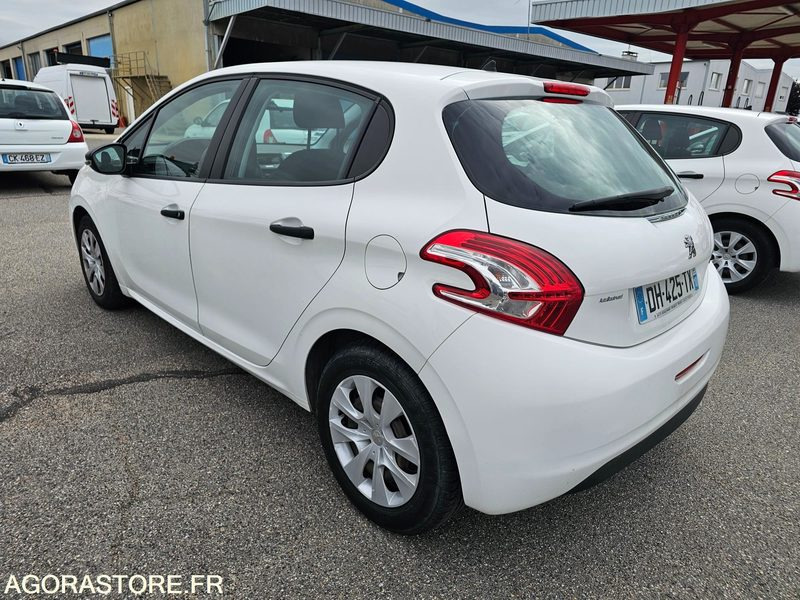 Peugeot 208 - 2014 - 134673km - DH425TX - Car: picture 4 Peugeot 208 - 2014 - 134673km - DH425TX - Car: picture 4