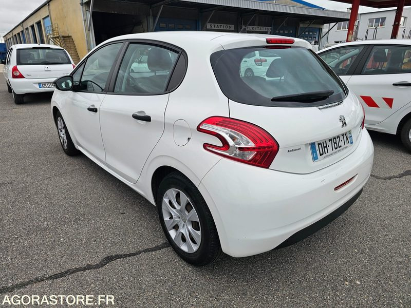Peugeot 208 - 2014 - 145593km - DH782TX - Car: picture 4 Peugeot 208 - 2014 - 145593km - DH782TX - Car: picture 4