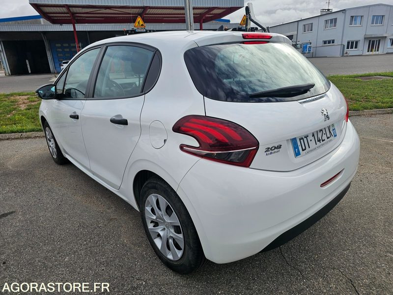 Peugeot 208 - 2015 - 187805km - DT142LK - Car: picture 4 Peugeot 208 - 2015 - 187805km - DT142LK - Car: picture 4