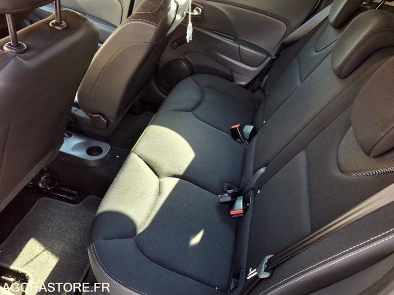 Car RENAULT-CLIO-4-DCI-75-5-PLACES: picture 8