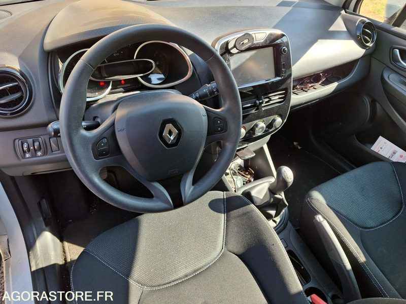 Car RENAULT-CLIO-4-DCI-75-5-PLACES: picture 7