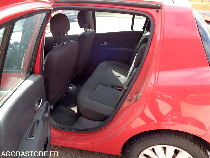 RENAULT CLIO BM.435.JB - 2011 - 196032 KM - Car: picture 5 RENAULT CLIO BM.435.JB - 2011 - 196032 KM - Car: picture 5
