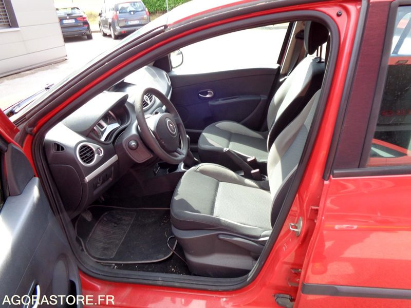 RENAULT CLIO BM.435.JB - 2011 - 196032 KM - Car: picture 4 RENAULT CLIO BM.435.JB - 2011 - 196032 KM - Car: picture 4