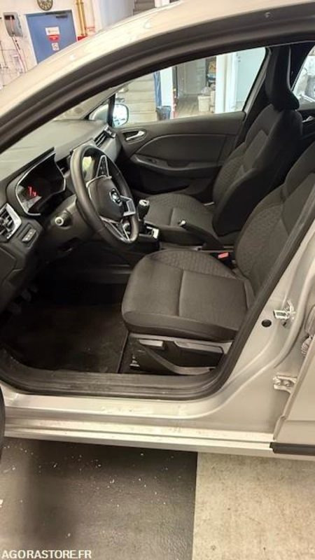 RENAULT CLIO V Diesel - 35000km - 2019 - Car: picture 4 RENAULT CLIO V Diesel - 35000km - 2019 - Car: picture 4