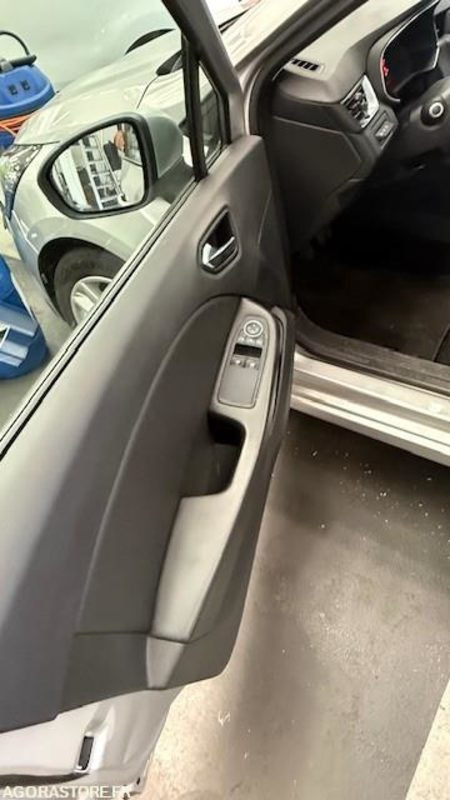 RENAULT CLIO V Diesel - 35000km - 2019 - Car: picture 5 RENAULT CLIO V Diesel - 35000km - 2019 - Car: picture 5