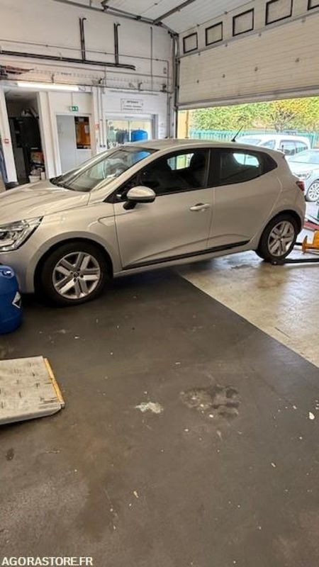 RENAULT CLIO V Diesel - 35000km - 2019 - Car: picture 3 RENAULT CLIO V Diesel - 35000km - 2019 - Car: picture 3