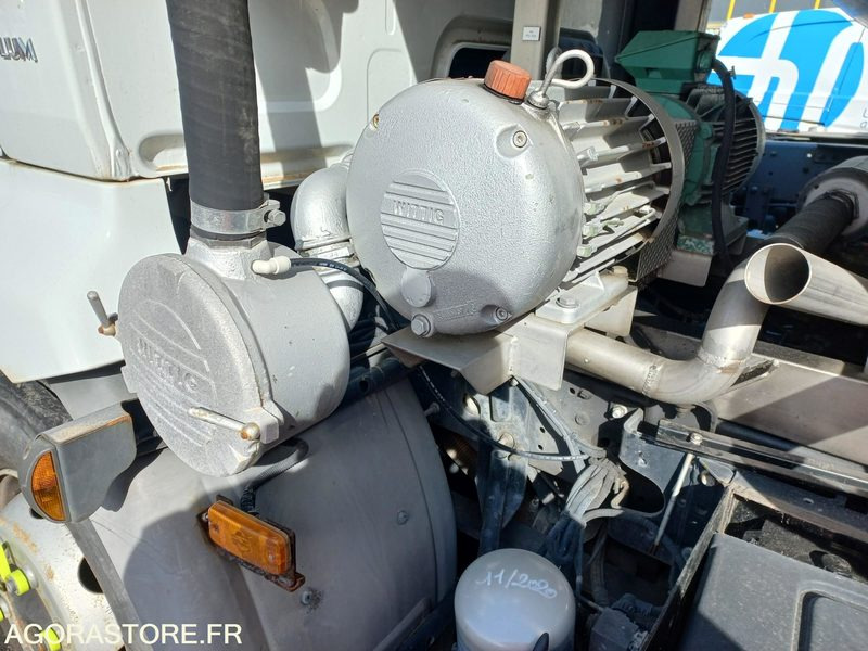 Vacuum truck RENAULT M280 DESHYDRATEUR CHOUETTE 2009 15800KM ROULANT EXPORT UNIQUEMENT: picture 12 Vacuum truck RENAULT M280 DESHYDRATEUR CHOUETTE 2009 15800KM ROULANT EXPORT UNIQUEMENT: picture 12