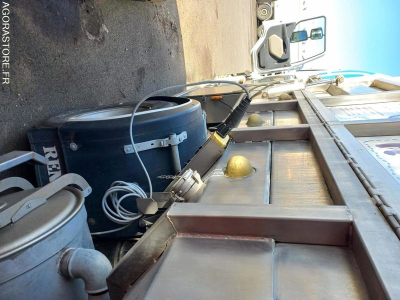 Vacuum truck RENAULT M280 DESHYDRATEUR CHOUETTE 2009 15800KM ROULANT EXPORT UNIQUEMENT: picture 6 Vacuum truck RENAULT M280 DESHYDRATEUR CHOUETTE 2009 15800KM ROULANT EXPORT UNIQUEMENT: picture 6