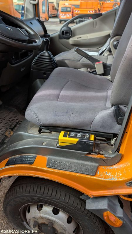 RENAULT MAXITY 110DXI - FM-356-KQ - 2009 - Tipper van: picture 2 RENAULT MAXITY 110DXI - FM-356-KQ - 2009 - Tipper van: picture 2