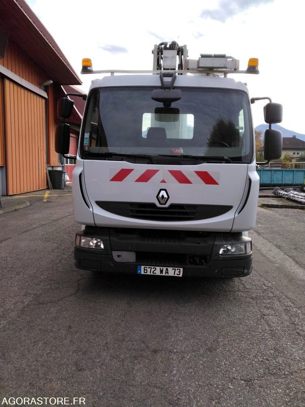 RENAULT MIDLUM 190 NACELLE - Truck mounted aerial platform: picture 1 RENAULT MIDLUM 190 NACELLE - Truck mounted aerial platform: picture 1