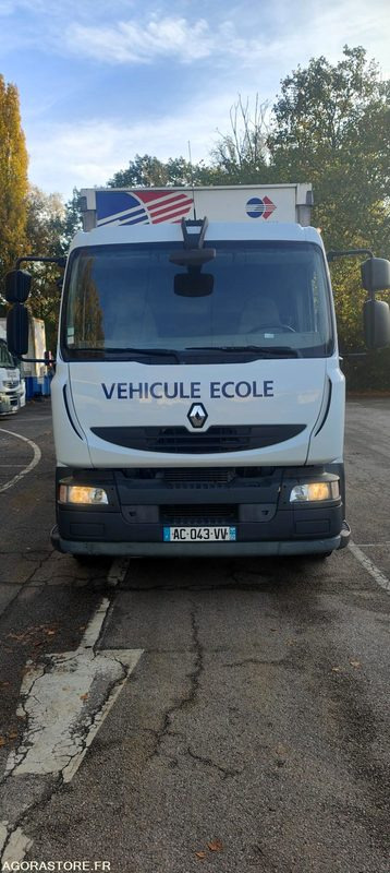 RENAULT MIDLUM AUTO ECOLE 240 DXI - 2009 - 332470 Kms - Curtainsider truck: picture 1 RENAULT MIDLUM AUTO ECOLE 240 DXI - 2009 - 332470 Kms - Curtainsider truck: picture 1