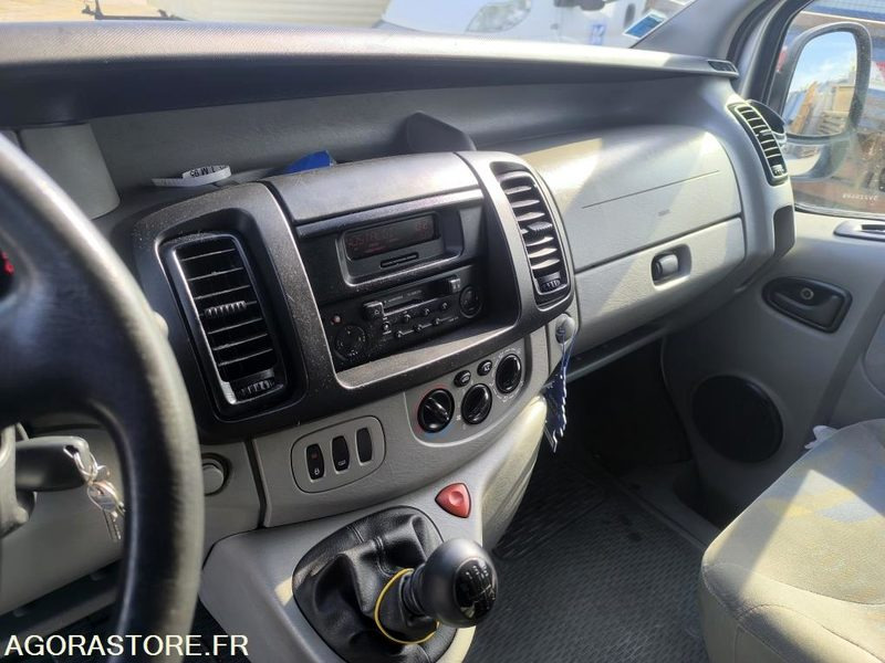 RENAULT TRAFIC 2004 - 152227KM - Minibus, Passenger van: picture 2 RENAULT TRAFIC 2004 - 152227KM - Minibus, Passenger van: picture 2