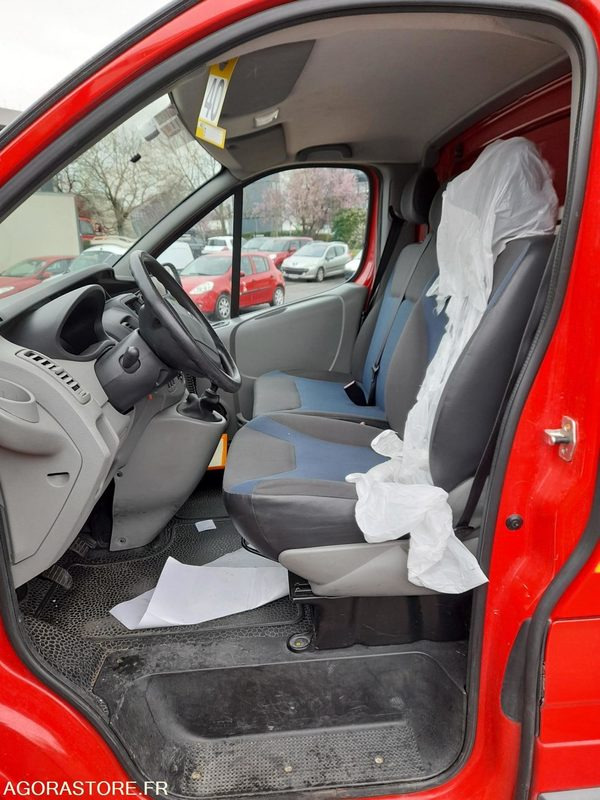 RENAULT Trafic II Fourgon Phase 2 L2H2 1200kg 2.0 dCi 16V 115 cv (MECA 563) - Panel van: picture 2 RENAULT Trafic II Fourgon Phase 2 L2H2 1200kg 2.0 dCi 16V 115 cv (MECA 563) - Panel van: picture 2