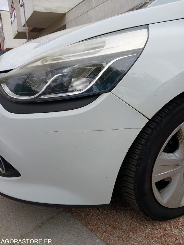 Renault Clio IV 5 Portes 1.5 dCi FAP Energy eco2 S&S 90 cv - Car: picture 3 Renault Clio IV 5 Portes 1.5 dCi FAP Energy eco2 S&S 90 cv - Car: picture 3