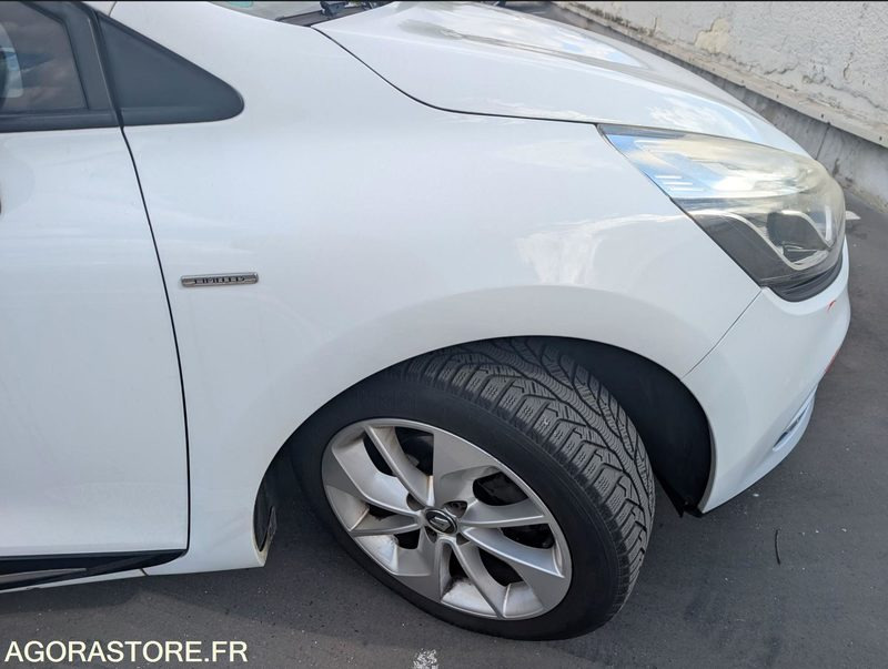 Renault Clio IV Limited TCe 90 – 2017 – Très bien équipée – Excellent état - Car: picture 5 Renault Clio IV Limited TCe 90 – 2017 – Très bien équipée – Excellent état - Car: picture 5