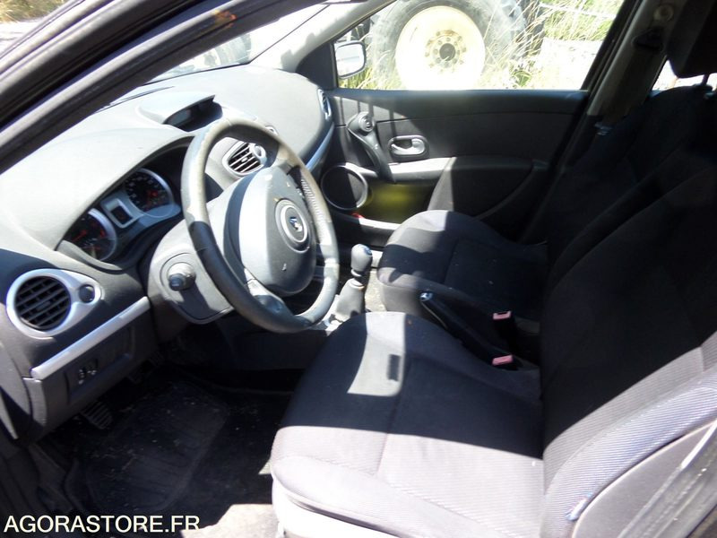 Renault clio break - 204000km - 2009 (FA-230-XE) - Car: picture 4 Renault clio break - 204000km - 2009 (FA-230-XE) - Car: picture 4