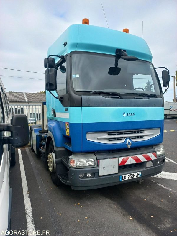 TRACTEUR RENAULT TRUCKS AVEC POMPE DK258VR (vente uniquement export) - Tractor unit: picture 1 TRACTEUR RENAULT TRUCKS AVEC POMPE DK258VR (vente uniquement export) - Tractor unit: picture 1