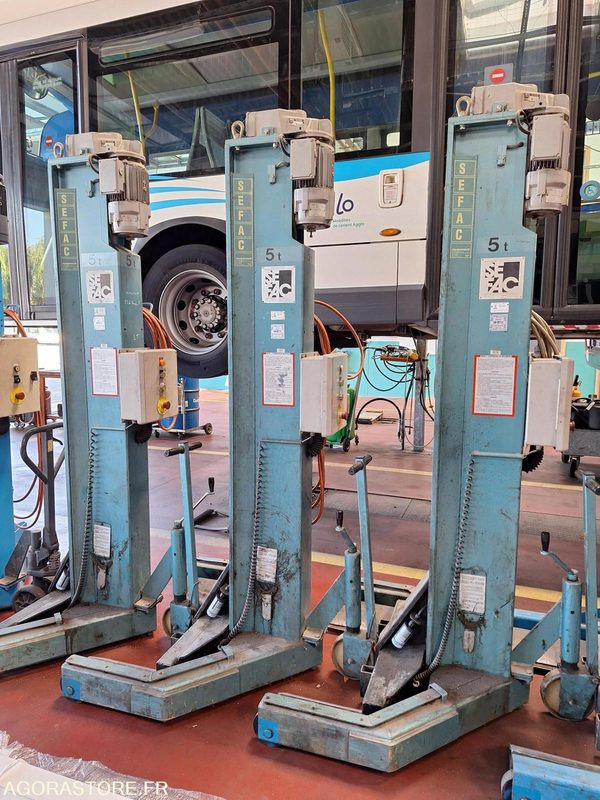 Ensemble de 4 colonnes de levage pour poids-lourds - Truck: picture 1 Ensemble de 4 colonnes de levage pour poids-lourds - Truck: picture 1