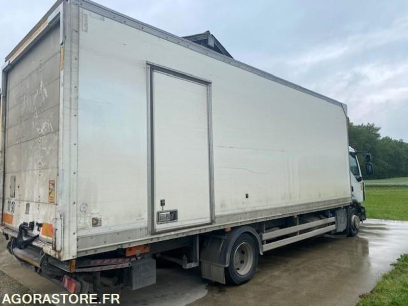 RENAULT FOURGON HAYON D12 - Truck: picture 4 RENAULT FOURGON HAYON D12 - Truck: picture 4