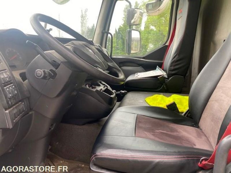 RENAULT FOURGON HAYON D12 - Truck: picture 2 RENAULT FOURGON HAYON D12 - Truck: picture 2
