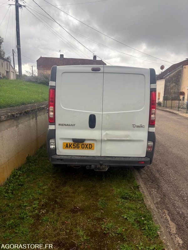 Renault Trafic dci 115 / 228000 km - Immatriculation anglaise - Van: picture 1 Renault Trafic dci 115 / 228000 km - Immatriculation anglaise - Van: picture 1