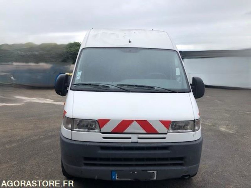 Véhicule PEUGEOT BOXER 2001 NON ROULANT EN L'ETAT - Small van: picture 5 Véhicule PEUGEOT BOXER 2001 NON ROULANT EN L'ETAT - Small van: picture 5