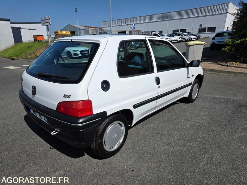 Véhicule Peugeot 106 - Car: picture 4 Véhicule Peugeot 106 - Car: picture 4