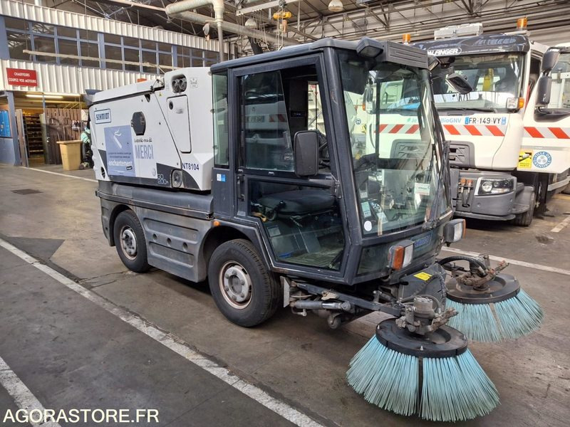 Balayeuse SCHMITH 2M3  SWINGO 200 - Road sweeper: picture 2 Balayeuse SCHMITH 2M3  SWINGO 200 - Road sweeper: picture 2