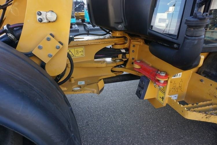 Wheel loader CAT 906 M: picture 15
