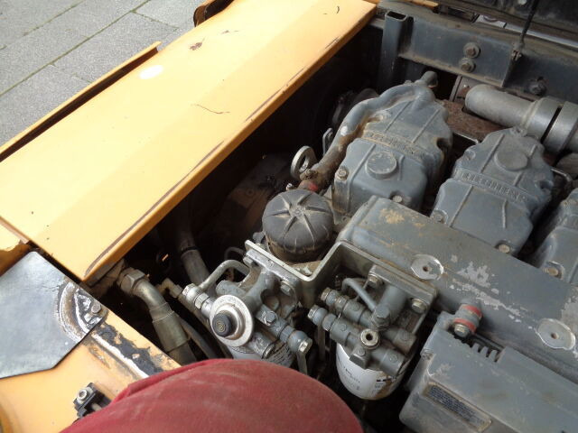 Crawler excavator Liebherr R906LC: picture 22