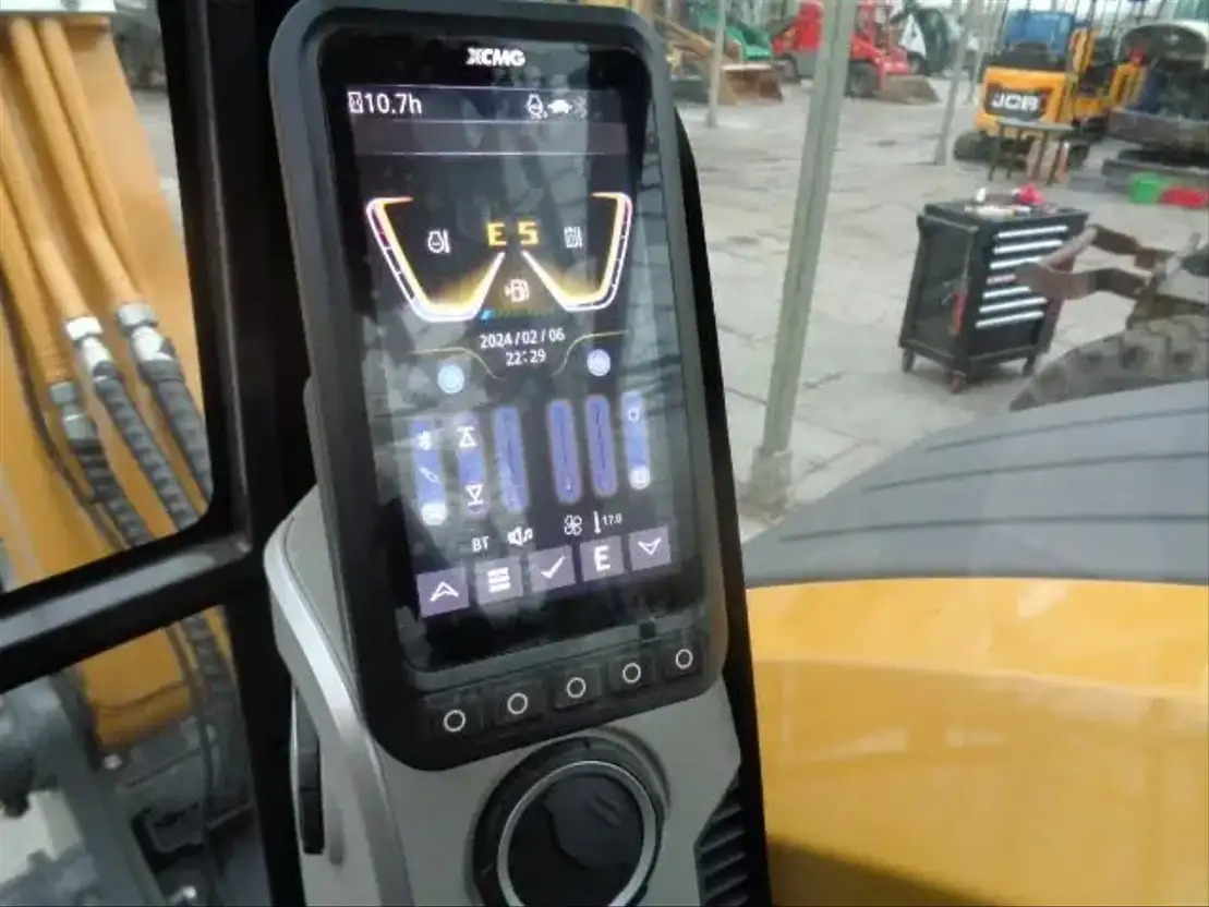 New Crawler excavator XCMG XE60GA: picture 12