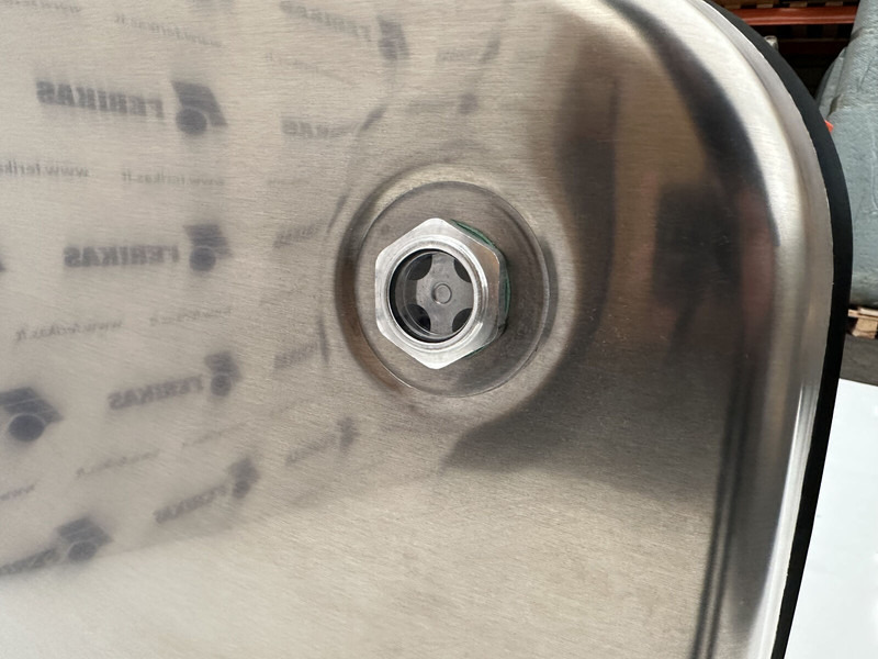 Combined oil fuel tank 200L oil tank 350L fuel tank 700x700x1250 - Fuel tank for Truck: picture 5 Combined oil fuel tank 200L oil tank 350L fuel tank 700x700x1250 - Fuel tank for Truck: picture 5