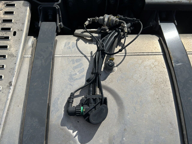 DAF 765 liters 620x675x2112 with step, complete set - Fuel tank for Truck: picture 5 DAF 765 liters 620x675x2112 with step, complete set - Fuel tank for Truck: picture 5