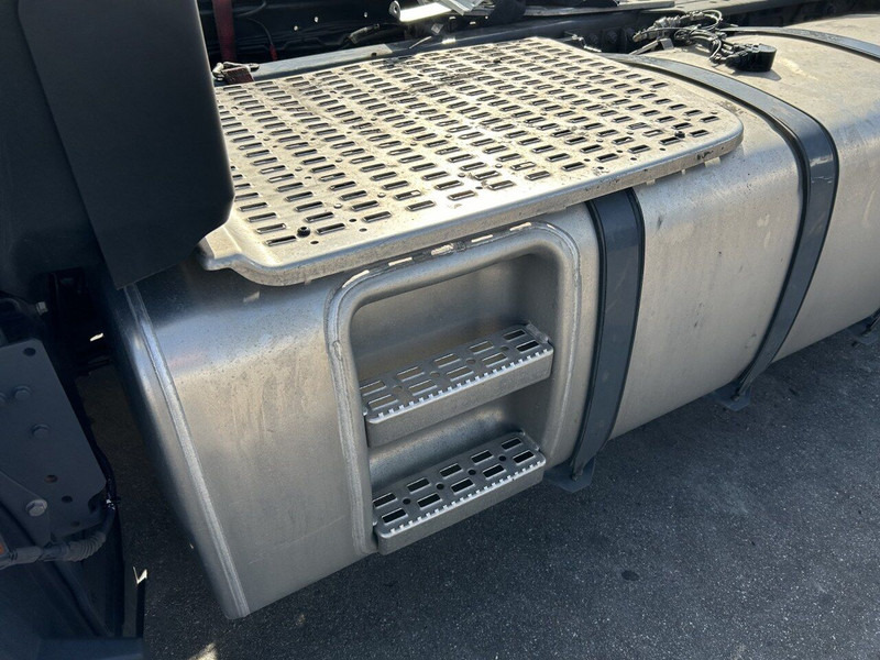 DAF 765 liters 620x675x2112 with step, complete set - Fuel tank for Truck: picture 3 DAF 765 liters 620x675x2112 with step, complete set - Fuel tank for Truck: picture 3