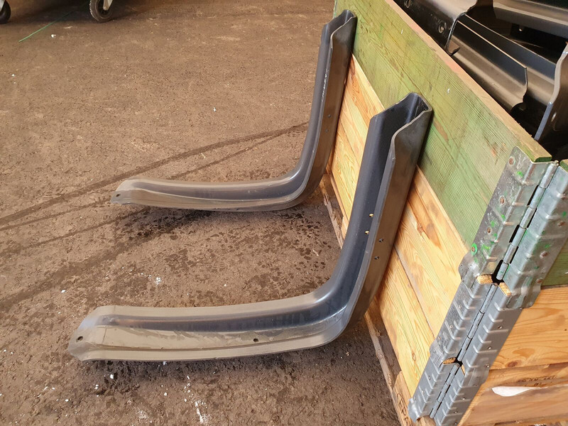 DAF original fuel tank brackets 620x675 - Fuel processing/ Fuel delivery for Truck: picture 2 DAF original fuel tank brackets 620x675 - Fuel processing/ Fuel delivery for Truck: picture 2