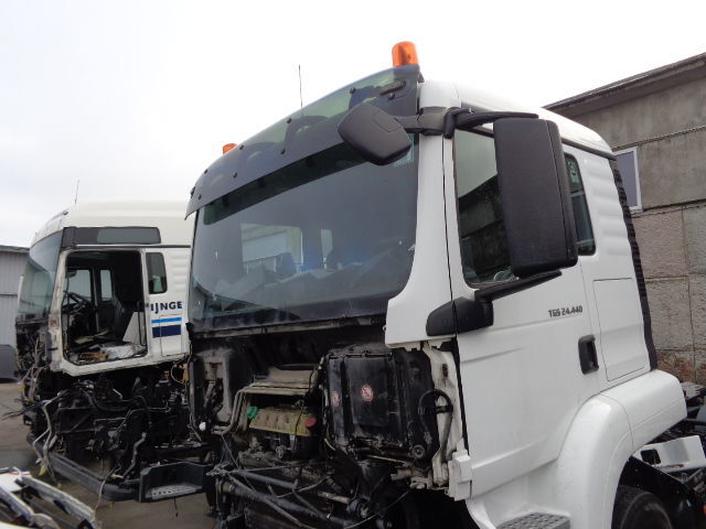 MAN Perfect condition TGS low cab ( EUROPE DELIVERY ) - Cab and interior for Truck: picture 3 MAN Perfect condition TGS low cab ( EUROPE DELIVERY ) - Cab and interior for Truck: picture 3