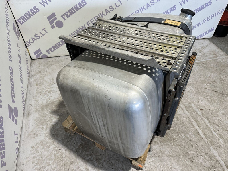 Mercedes-Benz 450L with brackets and step - Fuel tank for Truck: picture 3 Mercedes-Benz 450L with brackets and step - Fuel tank for Truck: picture 3