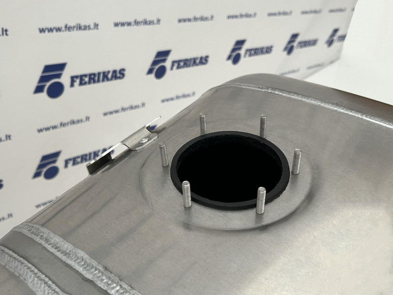Mercedes-Benz Fuel tank 680L + 120L AdBlue - Fuel tank for Truck: picture 5 Mercedes-Benz Fuel tank 680L + 120L AdBlue - Fuel tank for Truck: picture 5