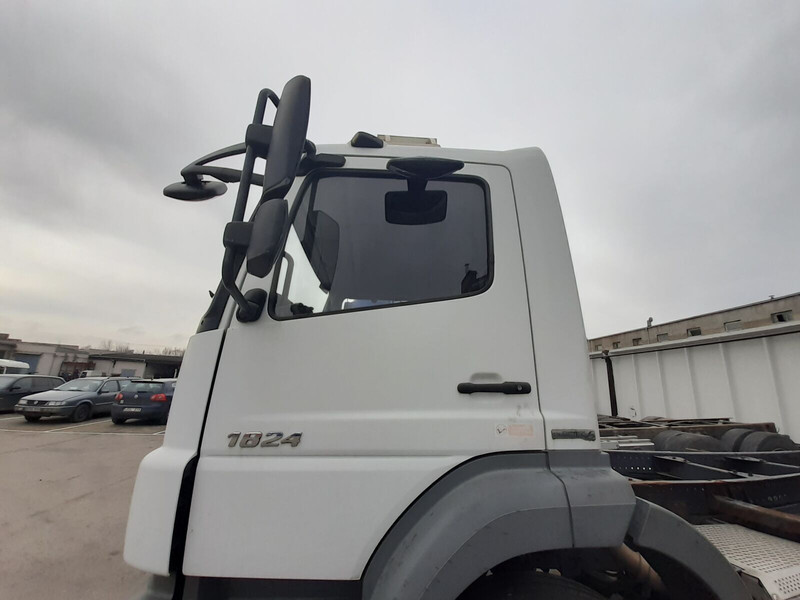 Mercedes-Benz - Door and parts for Truck: picture 1 Mercedes-Benz - Door and parts for Truck: picture 1