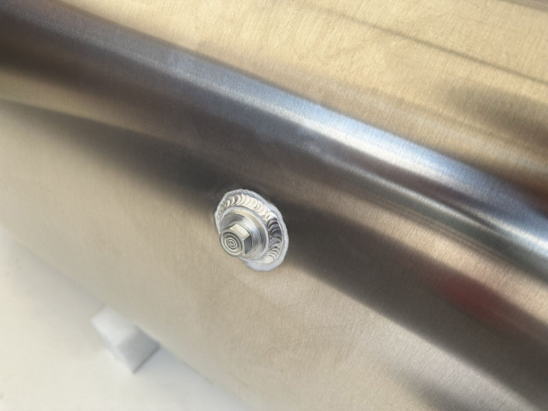 New Fuel tank for Truck Mercedes-Benz New aluminum fuel tank 630L: picture 7