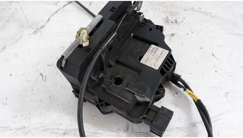 Mercedes-Benz left side door lock - Body and exterior for Truck: picture 4 Mercedes-Benz left side door lock - Body and exterior for Truck: picture 4