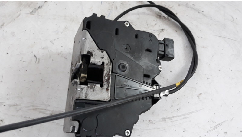 Mercedes-Benz left side door lock - Body and exterior for Truck: picture 3 Mercedes-Benz left side door lock - Body and exterior for Truck: picture 3