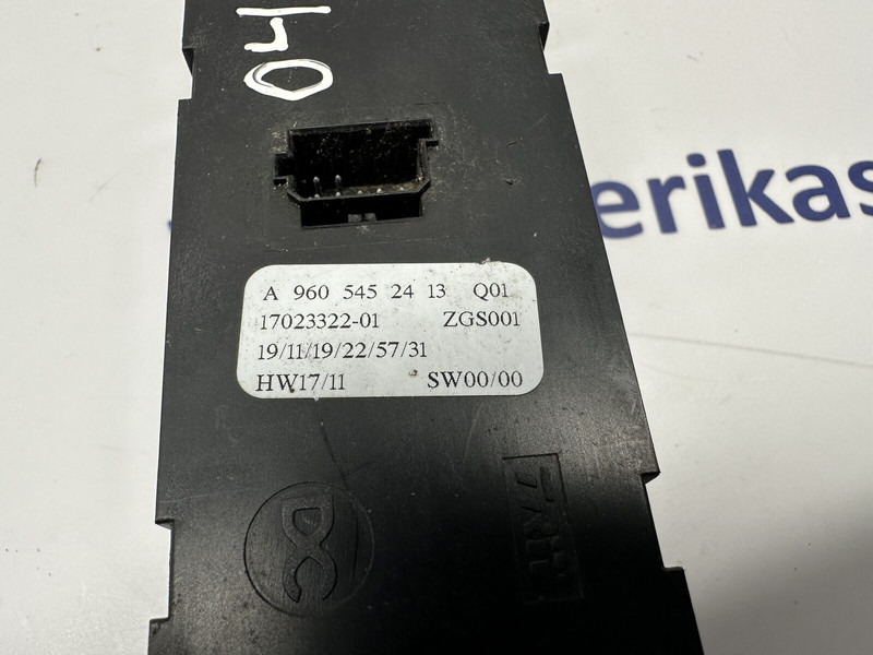 Mercedes-Benz passenger door, window control - Dashboard for Truck: picture 3 Mercedes-Benz passenger door, window control - Dashboard for Truck: picture 3