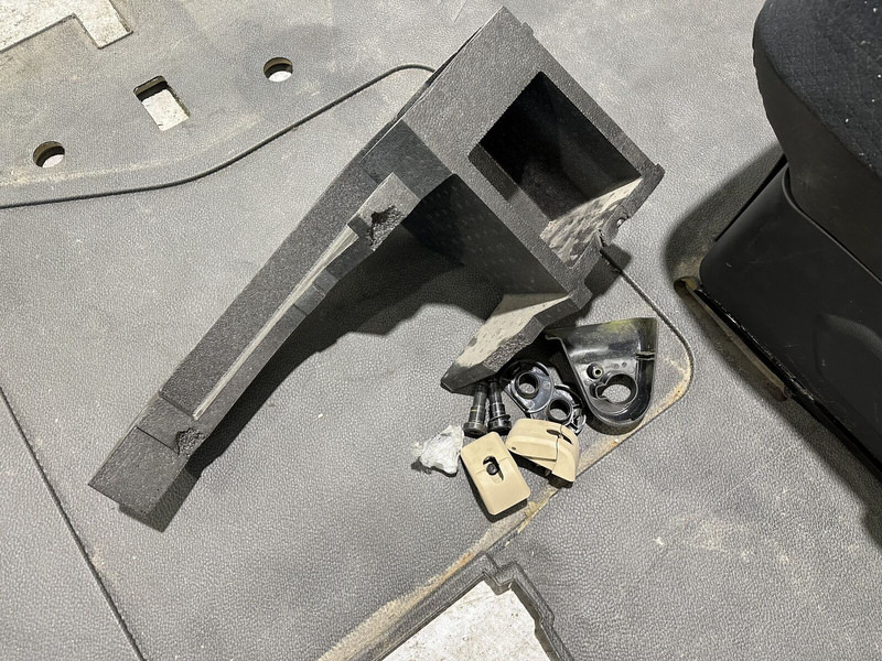 Seat for Truck Mercedes-Benz passenger seat with lower bunk and table: picture 6