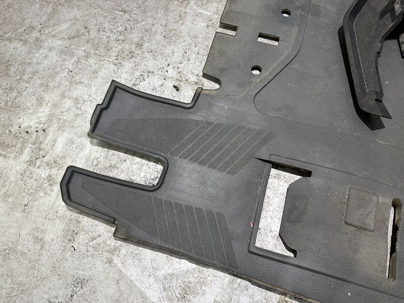 Seat for Truck Mercedes-Benz passenger seat with lower bunk and table: picture 7