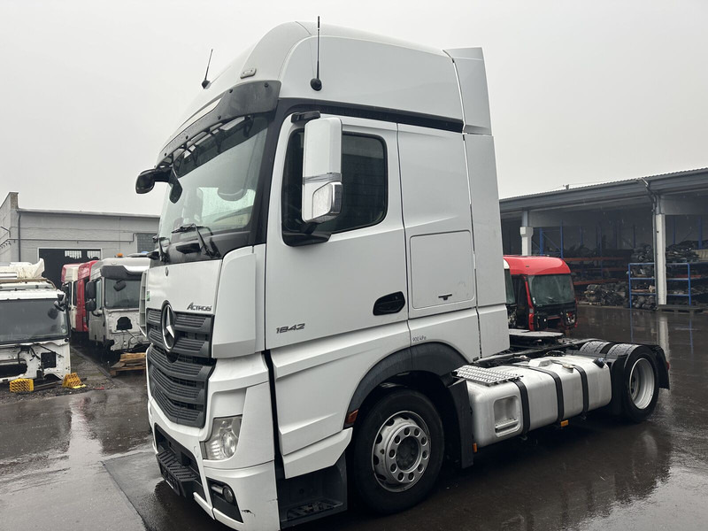 Mercedes-Benz Actros MP4 - Tractor unit: picture 2 Mercedes-Benz Actros MP4 - Tractor unit: picture 2
